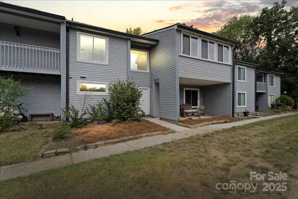 Charlotte, NC 28226,6610 Point Comfort LN