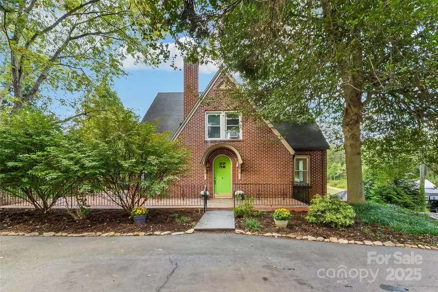 1205 E Union ST, Morganton, NC 28655