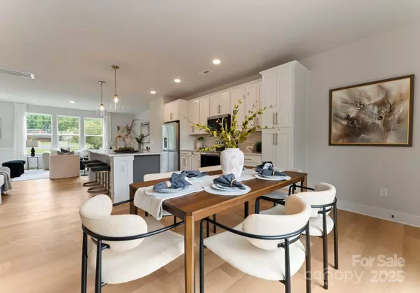 Charlotte, NC 28213,7904 Sansom CIR