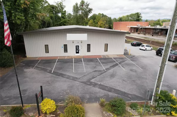 Hendersonville, NC 28792,713 Ray AVE