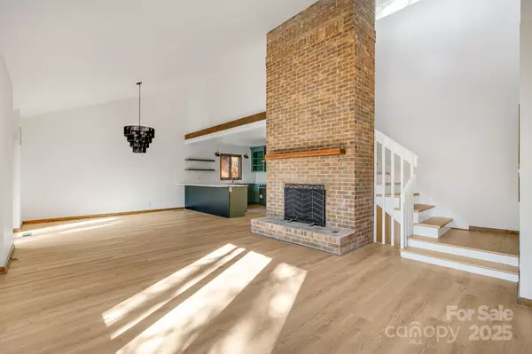 Asheville, NC 28803,402 Woodfield DR