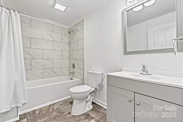 Lenoir, NC 28645,428 Folk ST NW