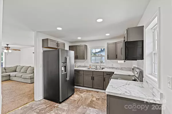 Lenoir, NC 28645,428 Folk ST NW