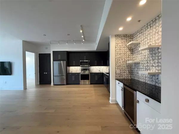 Charlotte, NC 28210,4625 Piedmont Row DR #405