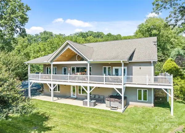 Waynesville, NC 28786,140 Debbie LOOP