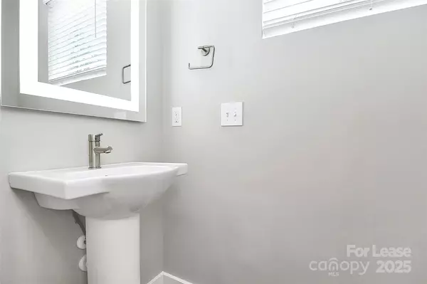 Charlotte, NC 28216,1927 W Trade ST