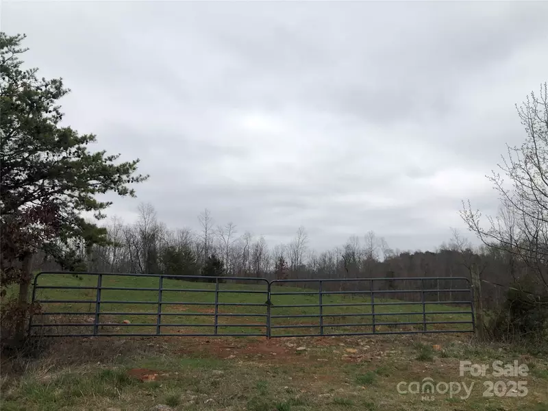 2114 Finger Bridge RD, Hickory, NC 28602