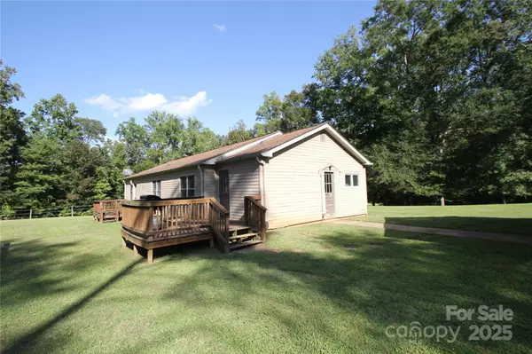 Tryon, NC 28782,3744 Hunting Country RD