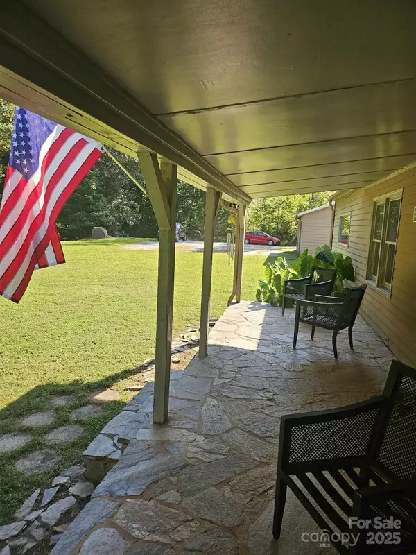 Tryon, NC 28782,3744 Hunting Country RD