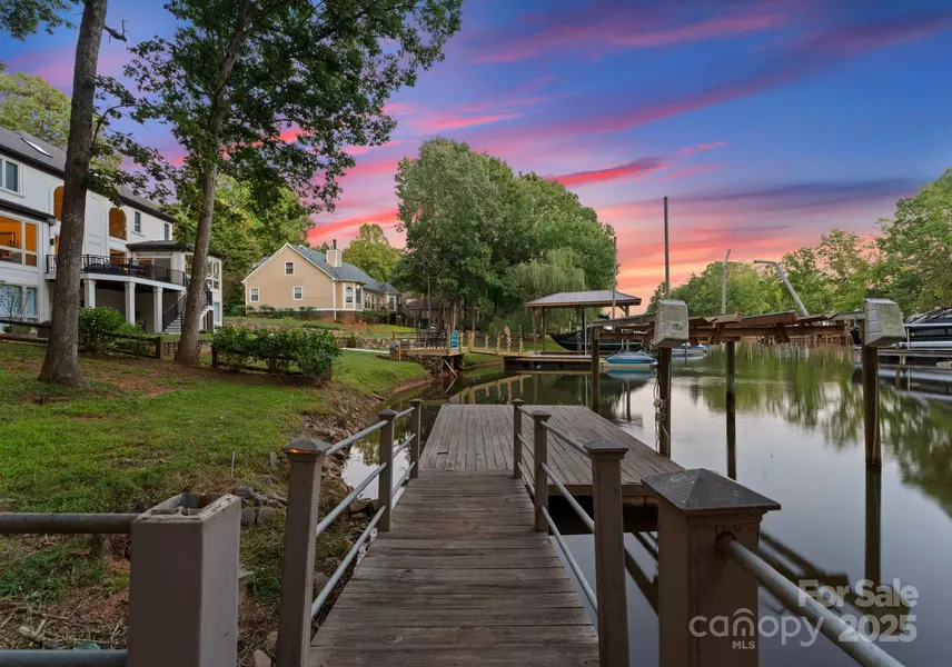 252 Greyfriars RD, Mooresville, NC 28117