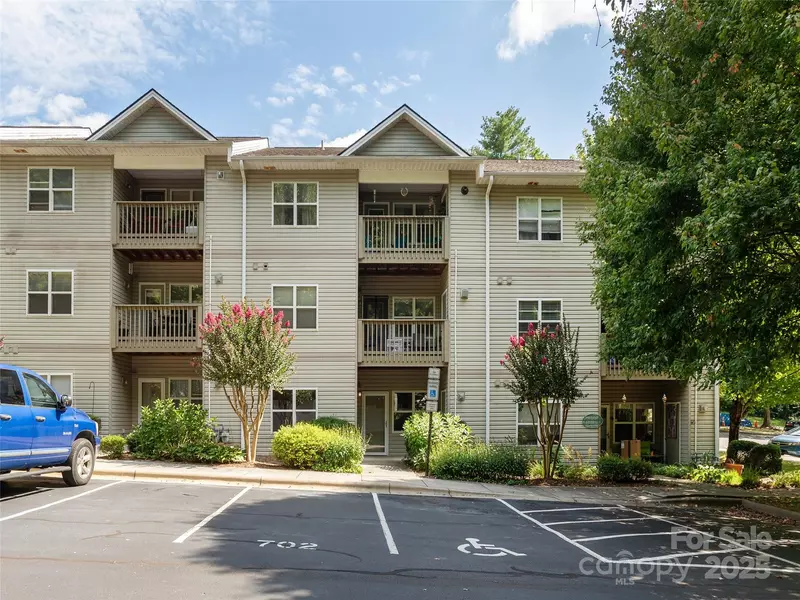 702 Carlyle WAY, Asheville, NC 28803