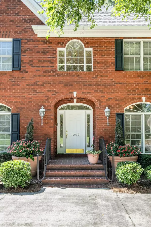 Gastonia, NC 28052,1209 S South ST