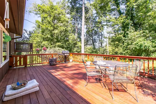 Brevard, NC 28712,88 Hosta LN