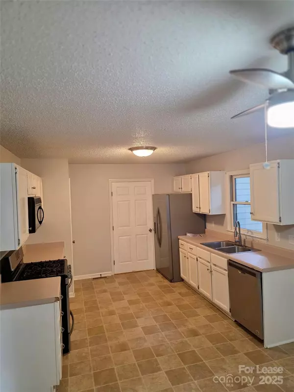 Arden, NC 28704,4 Bramble CT