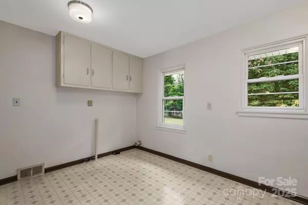Asheville, NC 28805,316 Old Haw Creek RD