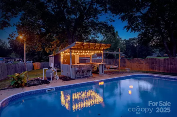 Mooresville, NC 28115,827 Brookwood DR