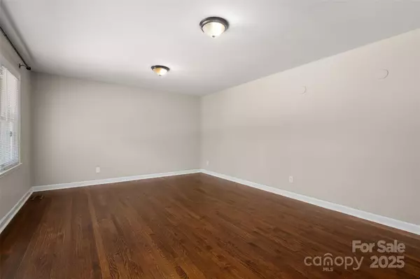 Charlotte, NC 28213,1054 White Plains RD