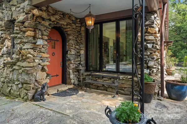 Tryon, NC 28782,222 Stonehedge LN