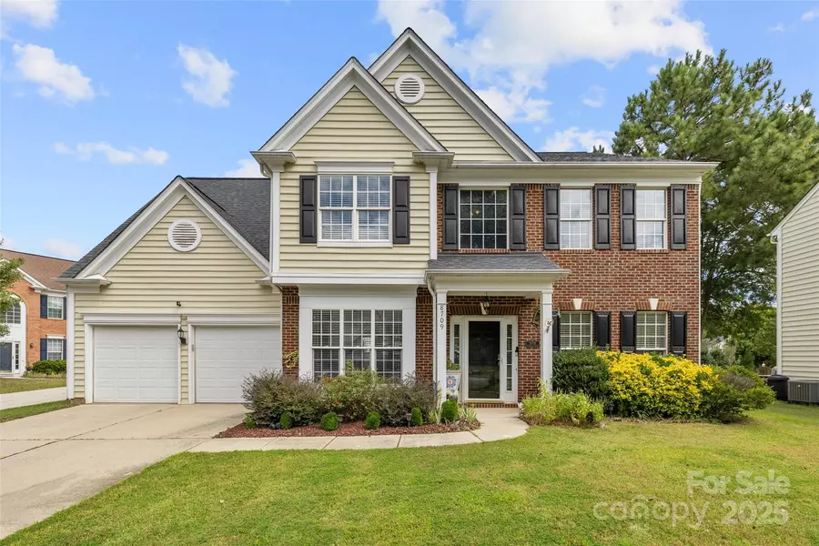 8709 Barrelli CT, Charlotte, NC 28277