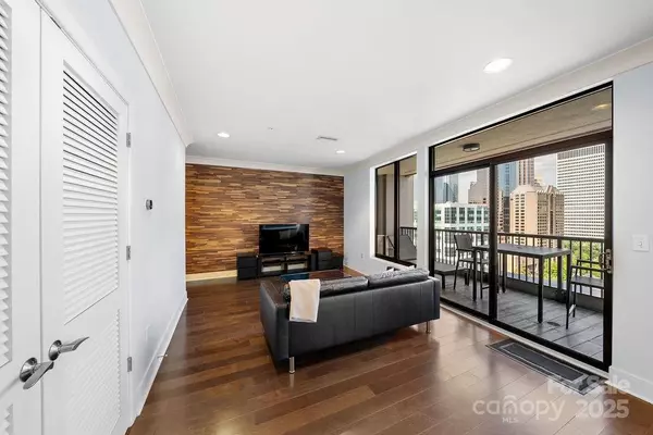 Charlotte, NC 28202,222 S Caldwell ST #1509