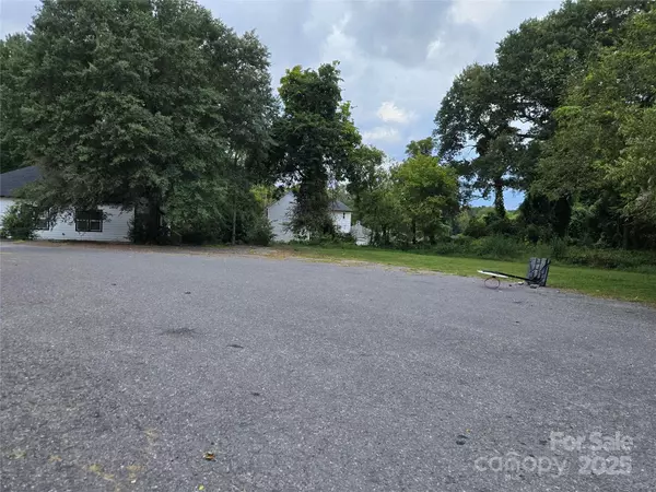 Gastonia, NC 28052,418 N Oakland ST