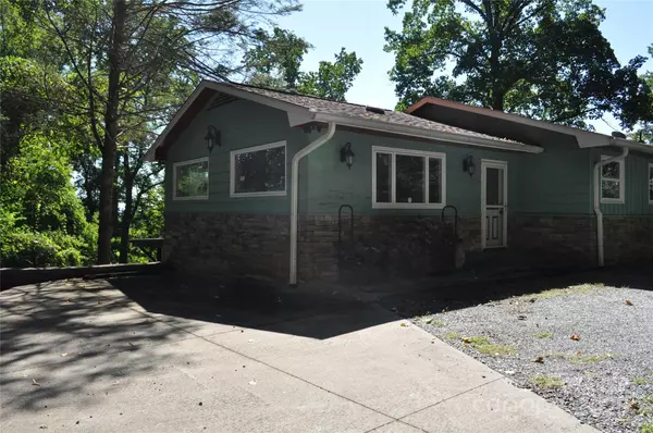 Tryon, NC 28782,502 Meadowlark DR