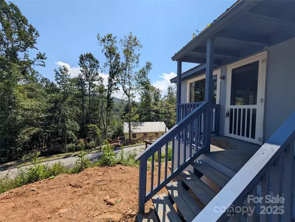 Hendersonville, NC 28792,260 Oak Ridge RD