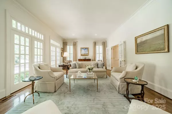Charlotte, NC 28207,621 Hungerford PL