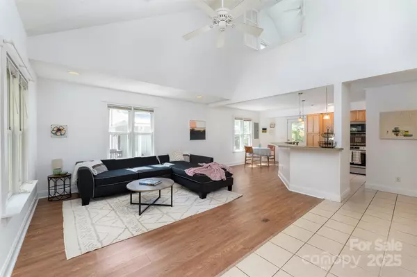 Asheville, NC 28803,19 Castle ST