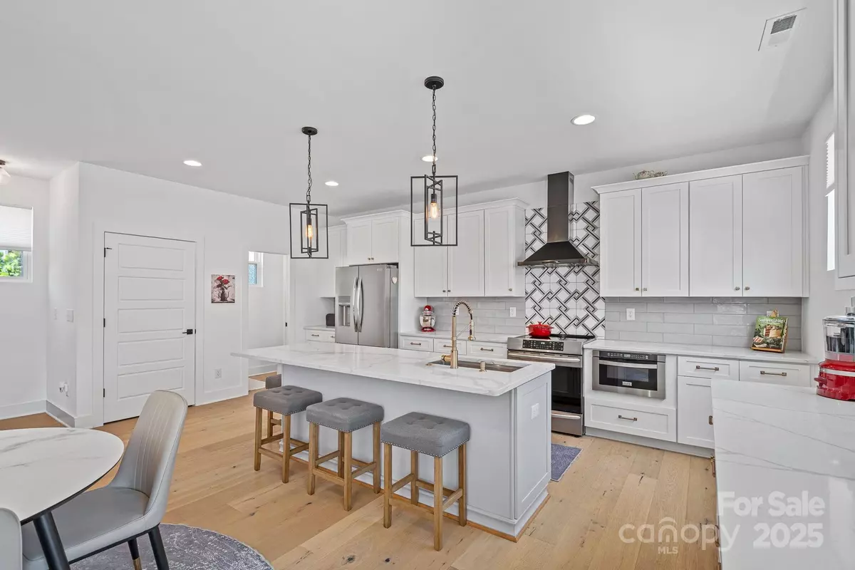 Charlotte, NC 28208,306 Wesley Heights WAY