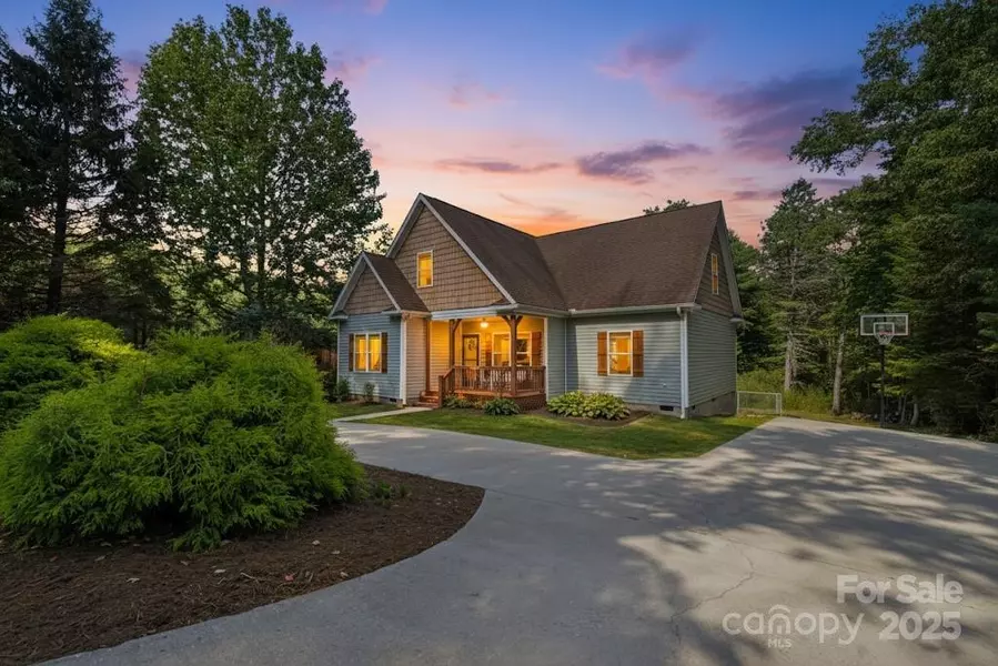 2089 Swiss Pine Lake DR, Spruce Pine, NC 28777