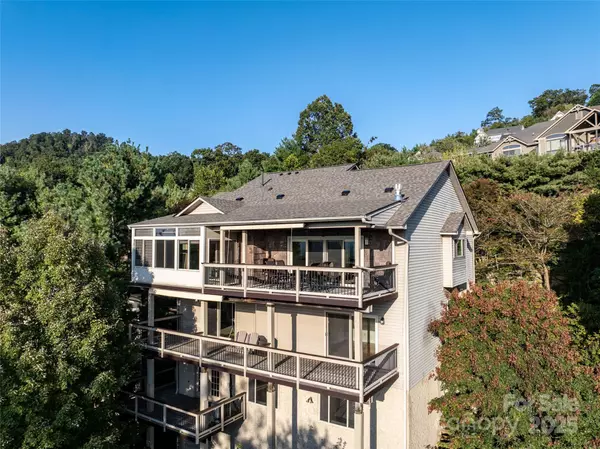 86 Distant View DR, Asheville, NC 28803