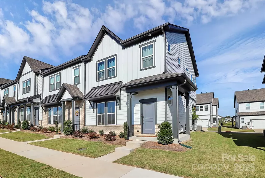 5840 Coulee LN, Charlotte, NC 28215