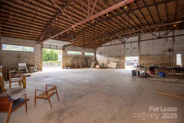 Asheville, NC 28804,860 Riverside DR