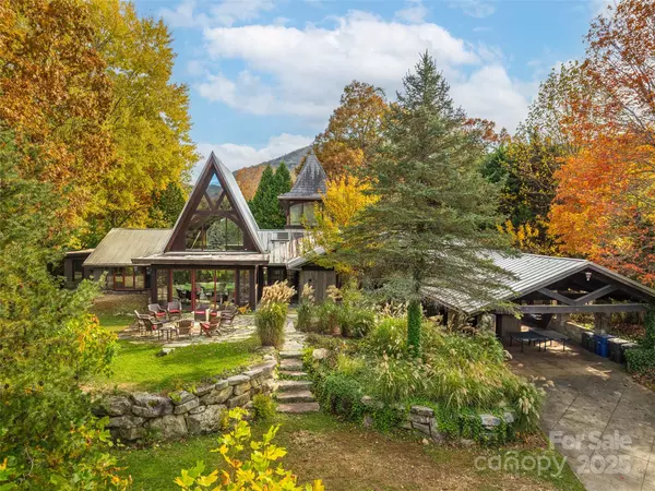 Black Mountain, NC 28711,113 Forest Hills DR