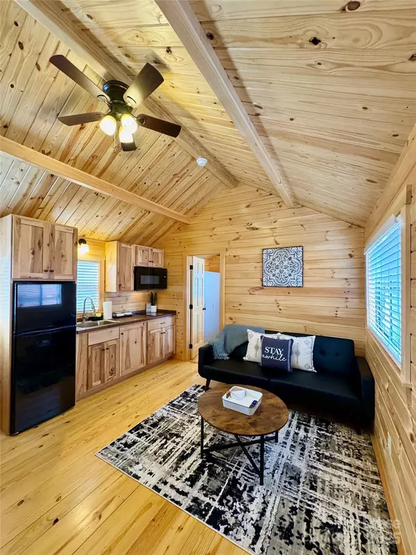Marion, NC 28752,111 Coyote DR