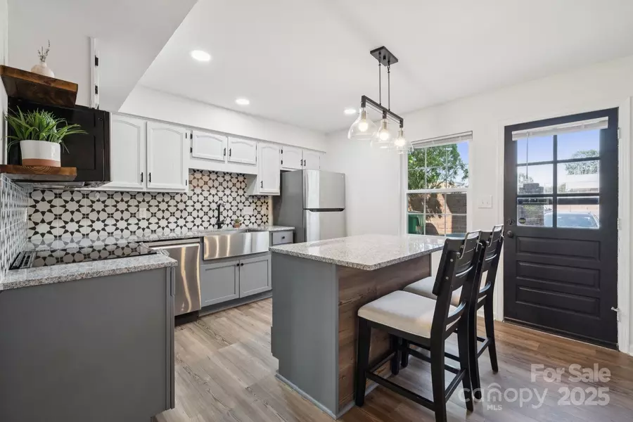 8838 Hunter Ridge DR, Charlotte, NC 28226