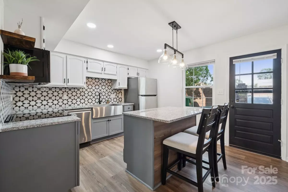 Charlotte, NC 28226,8838 Hunter Ridge DR