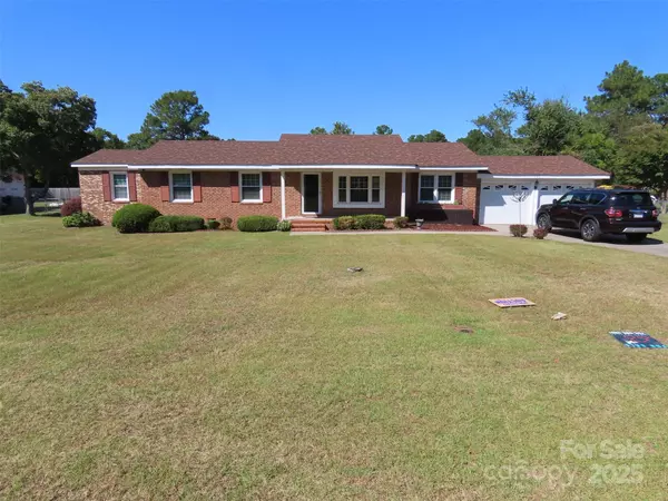 122 Forest DR, Aberdeen, NC 28315