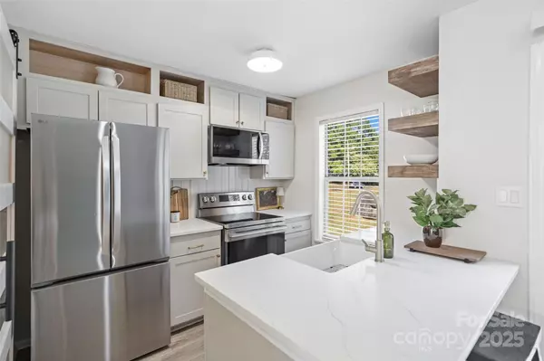 8250 Circle Tree LN, Charlotte, NC 28277