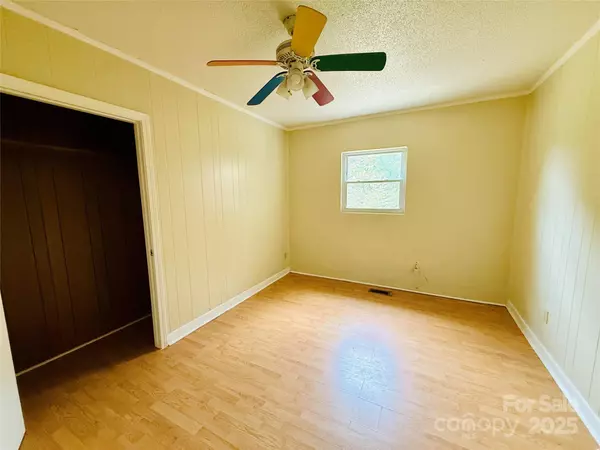 Statesville, NC 28625,126 Penguin LN
