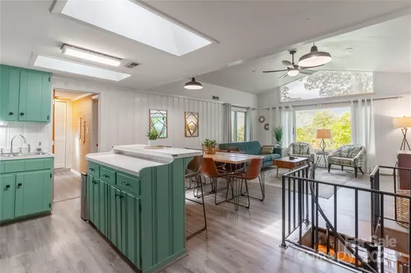 Maggie Valley, NC 28751,330 Overlook DR