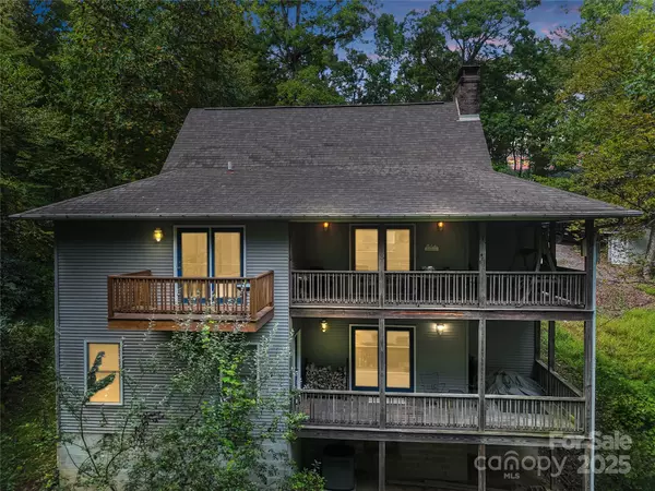 142 Winterview TRL, Hendersonville, NC 28739