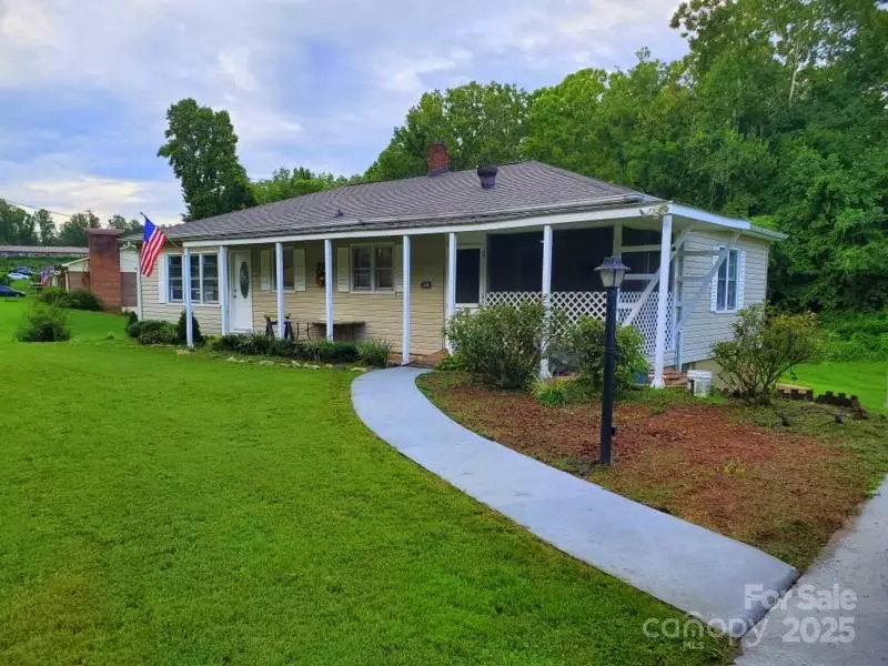 Lenoir, NC 28645,848 Meadowood DR NE