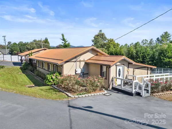 Hendersonville, NC 28792,1148 & 1150 N Ridge RD