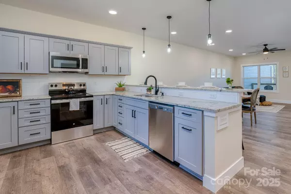 Brevard, NC 28712,143 Carver ST #7