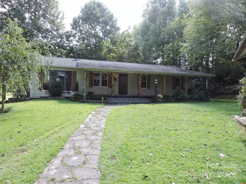 83 Breezy LN, Spruce Pine, NC 28777