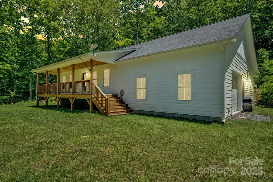 155 Pebble Ridge RD, Spruce Pine, NC 28777