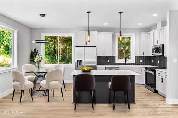 Asheville, NC 28805,80 Upper Moffitt RD