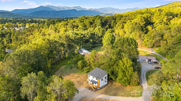 80 Upper Moffitt RD, Asheville, NC 28805